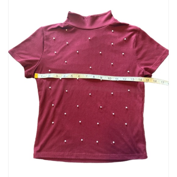 Medium Ribbed Mock Neck Short Sleeve Top w/ Faux Pearls By Ava & Eve. Women’s - Picture 2 of 4